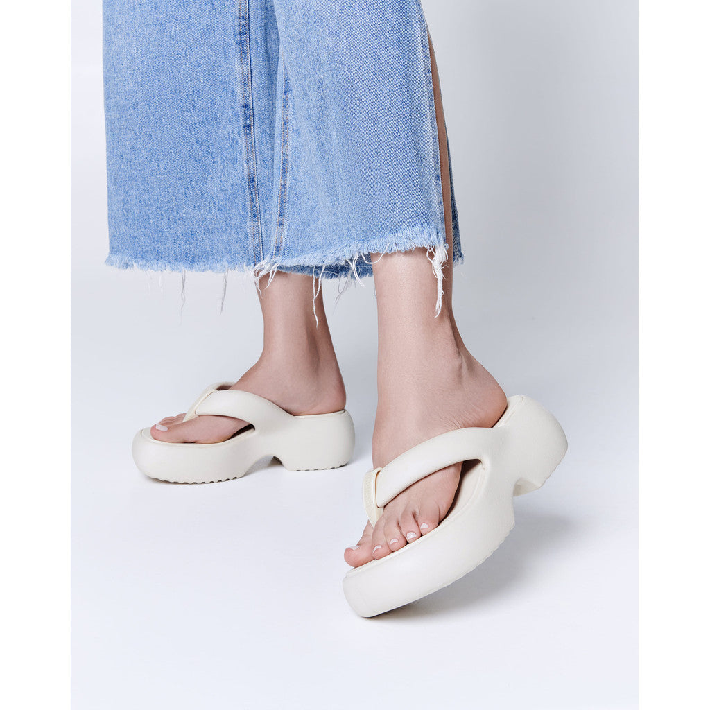 Melissa Melissa Free Fuzzy Platform Ad SANDAL BB480 BEIGE